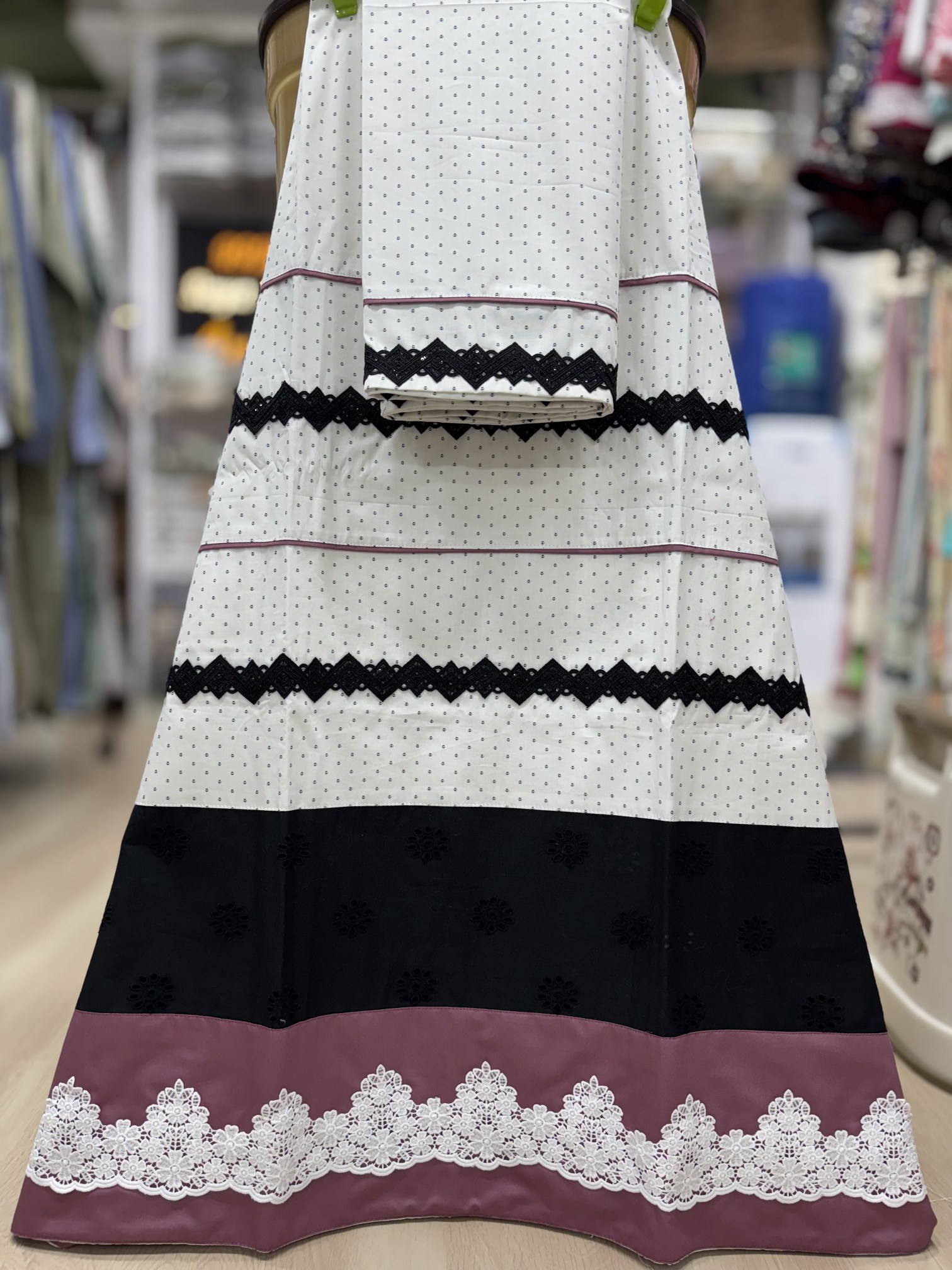 Black and White Self Print Fabric Lacing Rida Black and White Self Print Fabric Lacing Rida
